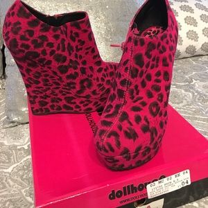 Fushia leopard print wedges by Dollhouse.